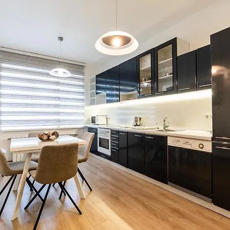 Finest 3br Downtown Apartament *