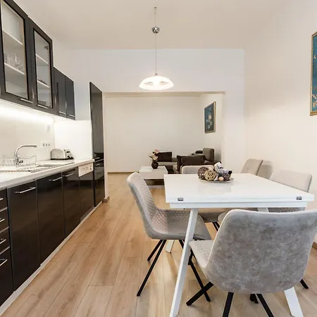 Finest 3br Downtown By Bulgarianhomes * Sofia