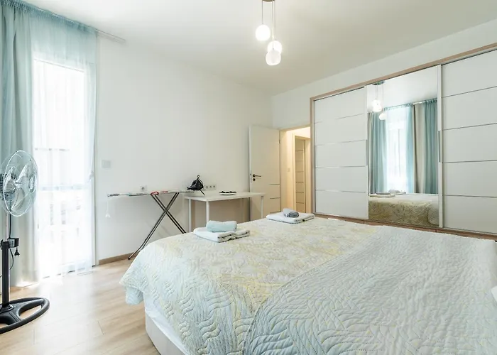 Finest 3br Downtown Apartment