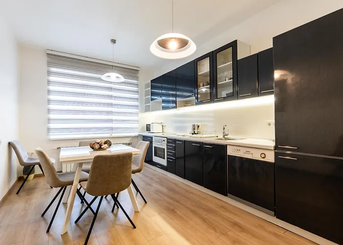 Finest 3br Downtown Apartment *